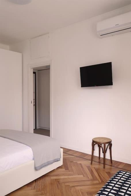 Appartamento Bilocale Metro 4 Blu Frattini - Airport Linate Milano Esterno foto